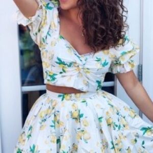 H&M 2-piece Lemon Set; puffed sleeve crop top, circle skirt